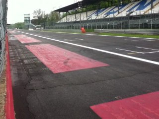 Passage devant les stands