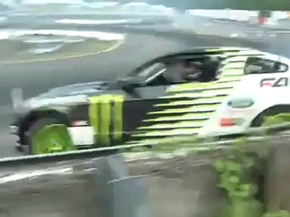 VAUGHN GITTIN at Formula Drift Round 4, Wall Stadium NJ, Top 32 (2nd run)