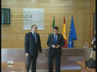 García Escudero muestra "respeto absoluto" al Rey