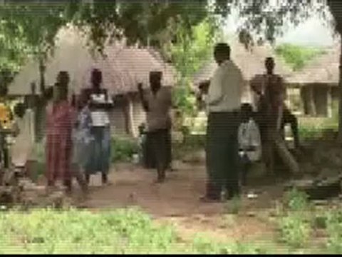 Sudan refugees return from Uganda - 20 June 07