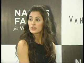 Hot Nargis Fakhri To Woo Khiladi Akshay Kumar - Bollywood Hot