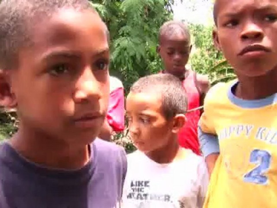 Toxic waste playground for Dominican children - 21 June 07