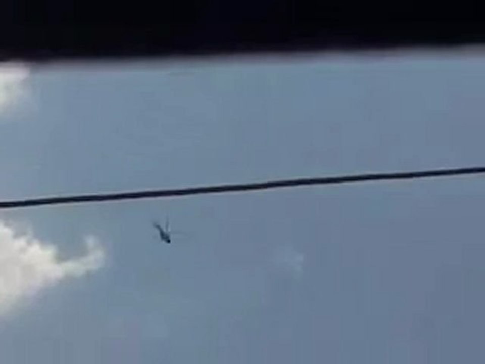 فري برس ادلب حيش للاسبوع الثاني على التوالي تحليق للمروحيات المقاتلة و الاستطلاعية فوق بلدة حيش 16 4 2012 Idlib