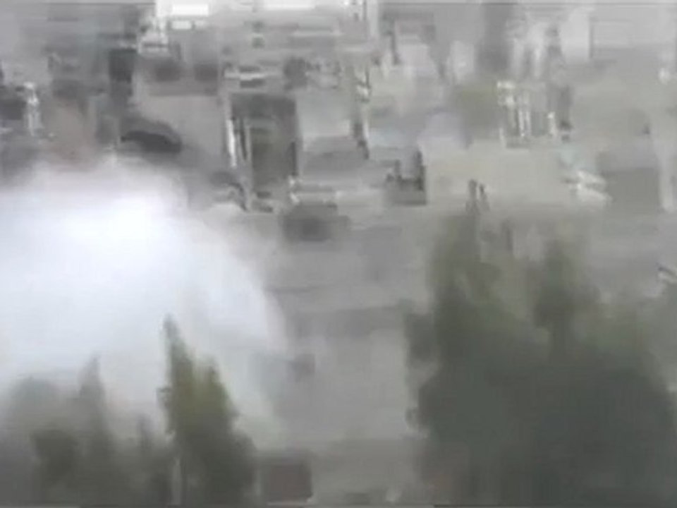 فري برس حمص قصف حي الخالدية و تدمير الأشجار   15 4 2012 Homs