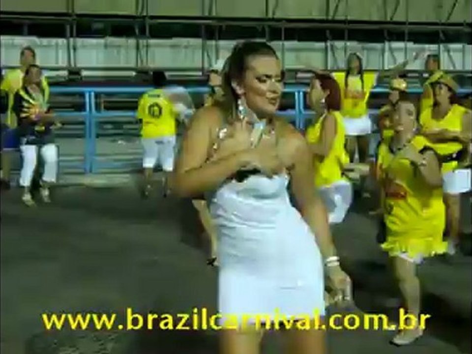 Joyful Brazil Dance: Andreia Samba Dancing in Rio ...