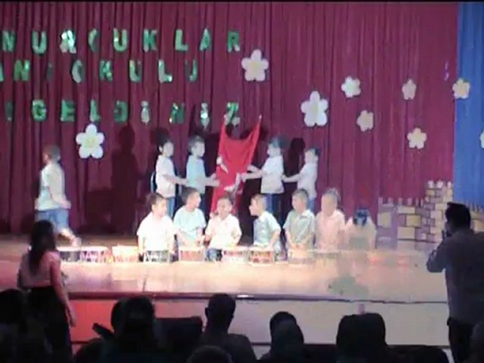 2010-2011 tomurcuklar anaokulu yılsonu gösterisiçalışkan arılar davul show
