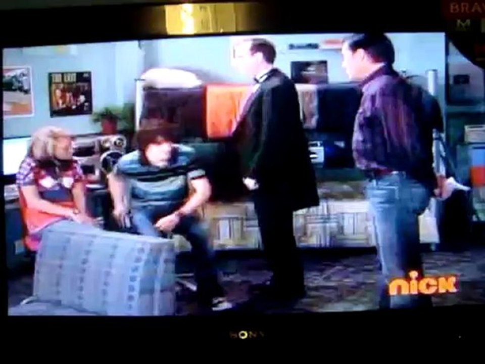 Zoey 101 - Papá de Logan quita a la tarjeta a Logan