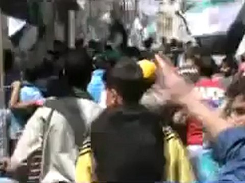 فري برس حماة المحتلةحميدية محاولة الزحف لساحة العاصي 16 4 2012 ج1 Hama