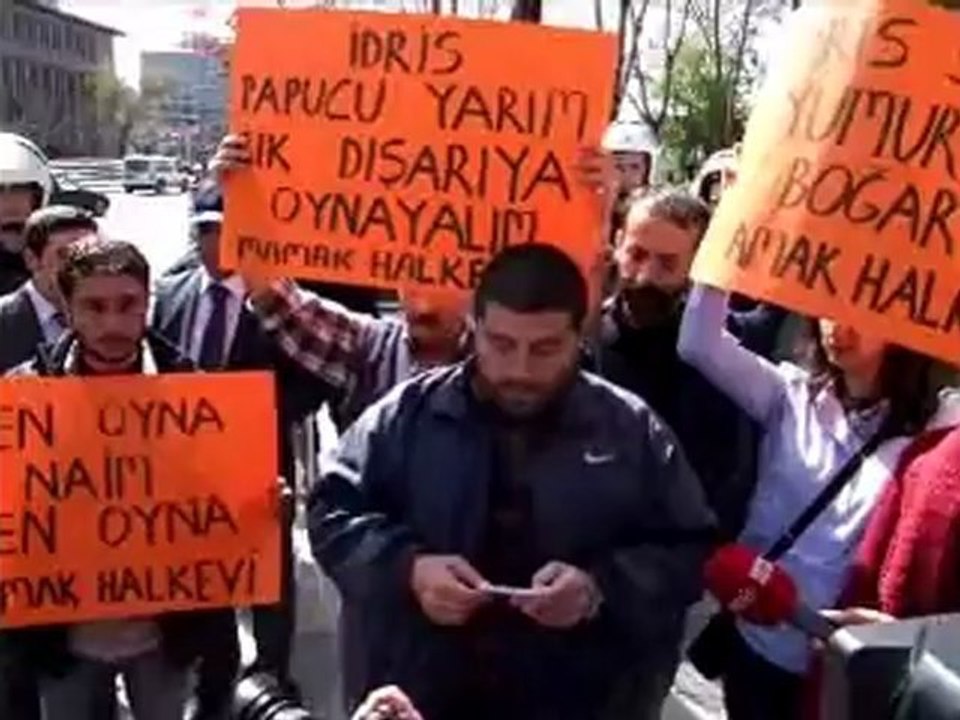 Halkevciler İçişleri Bakanı İdris Naim Şahin'i protesto etti
