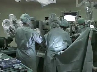 Dr Dumps et Dr Mégevand - Les avantages de la chirurgie robotisée en gynécologie