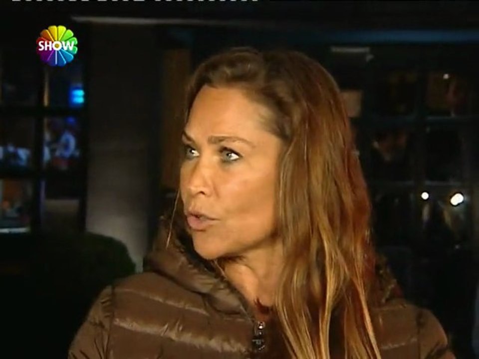 Hülya Avşar'ın gazeticilerle söyleşi yaptı