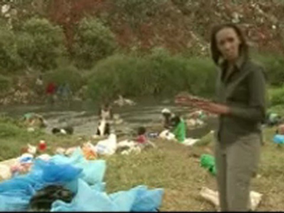 Nairobi dump harming children - 06 Oct 07