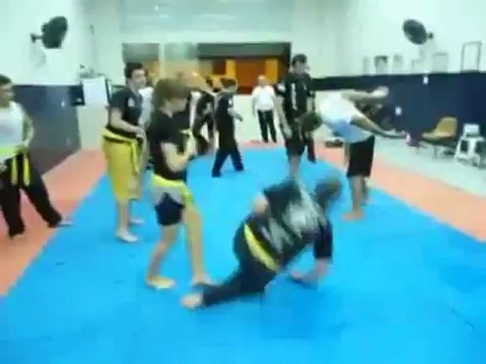 Nana coup de pied Nutshot