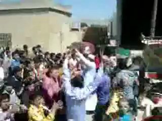 Descargar video: فري برس درعا المليحة الشرقية مظاهرة نصرة للمدن المحاصرة 17 4 2012 ج1 Daraa