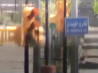 فري برس حمص الميدان انتشار الجواجز في الحي وكتاية على الجدار الشبيحة مرو من هنا 17 4 2012 Homs