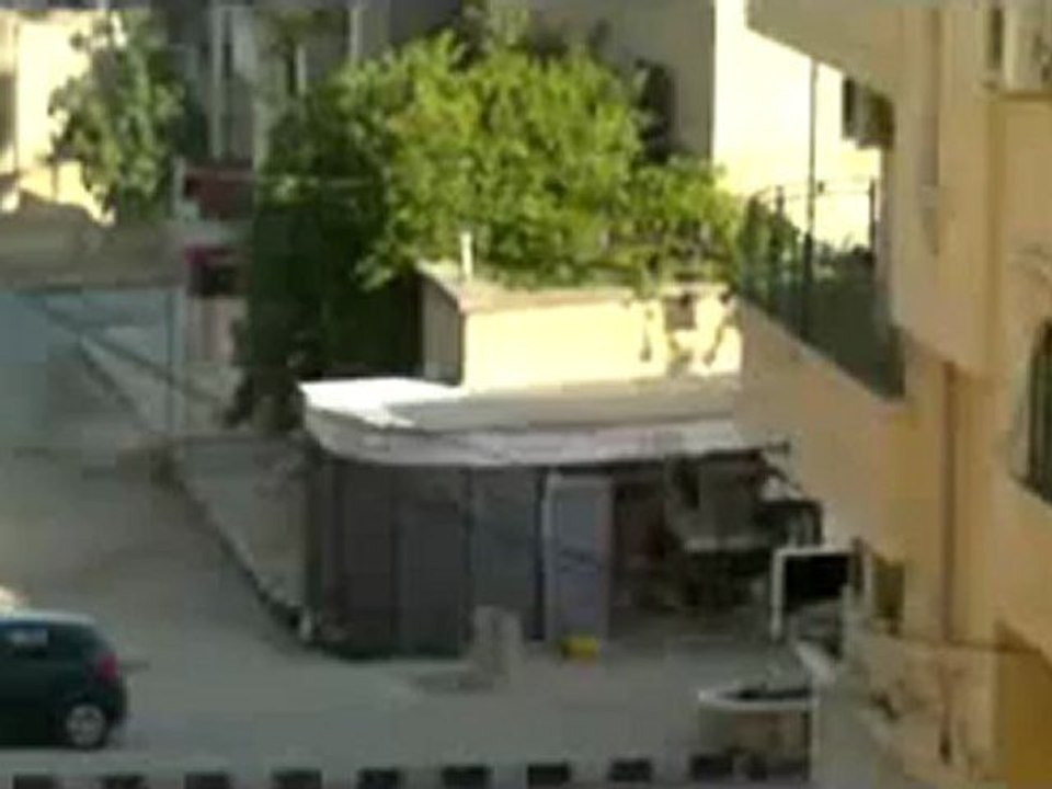 فري برس ادلب أريحا مرور رتل من الدبابات وبيكابات الشبيحة في مدينة أريحا متوجهين إلى جبل الزاوية 17 4 2012 جـ1 Idlib