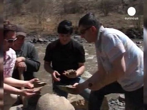 Des dizaines d'oeufs de dinosaures découverts en...