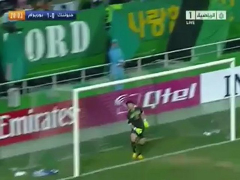 Un centre-tir chanceux qui fini sa course en lucarne