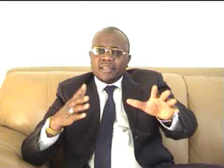 MUKAMBA  AUGUSTIN JUSTIFIE LA  REVOLUTION SOCIALE  EN  RDC 6