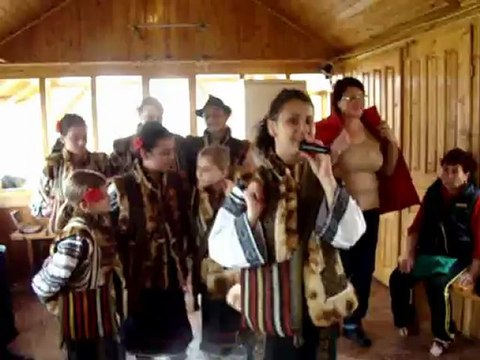 Floare de colţ- Clubul copiilor şi elevilor din Câmpulung Moldovenesc coordonat de Liviu Boşneag,15 apilie 2012