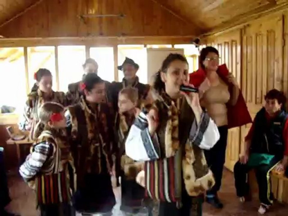 Floare de colţ- Clubul copiilor şi elevilor din Câmpulung Moldovenesc coordonat de Liviu Boşneag,15 apilie 2012