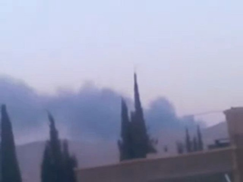 فري برس ريف دمشق الدخان الأسود يغطي سماء القطيفة 17 4 2012 ج1 Damascus