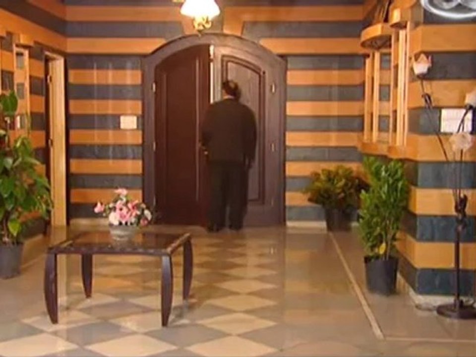 المسلسل السوري غزلان في غابة الذئاب الحلقة 17