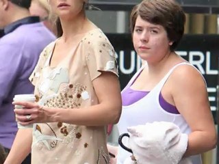 Katie Holmes takes the kids out shopping