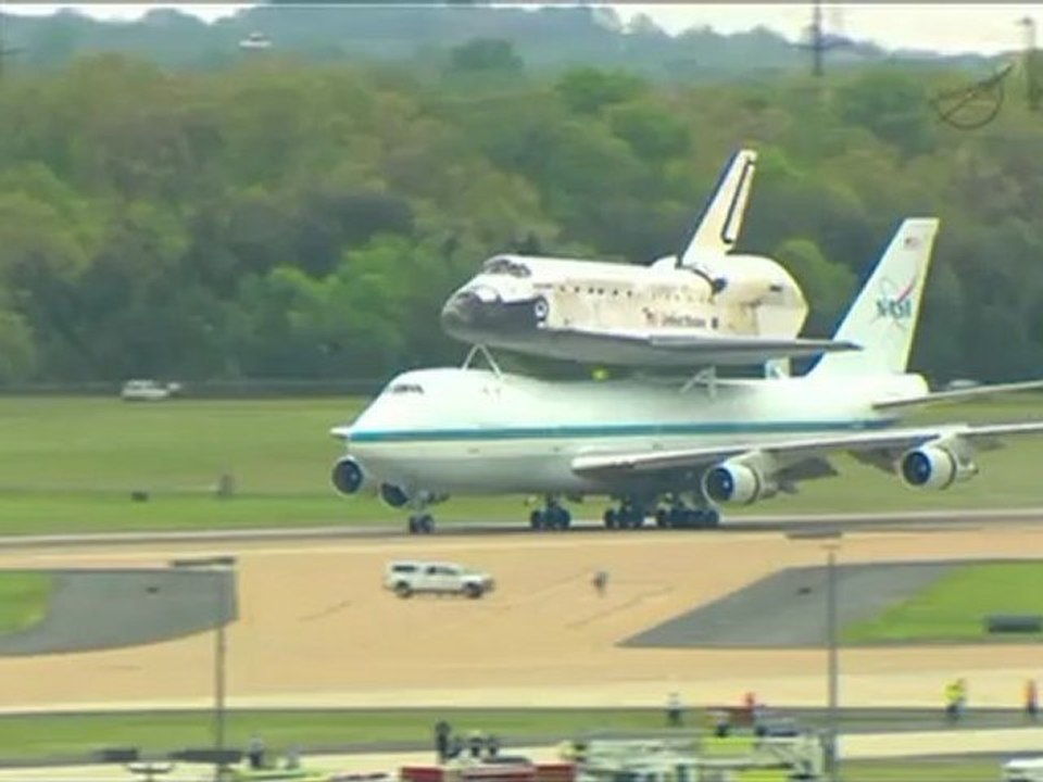 Huckepack ins Museum: 'Discovery' auf Abschiedstour