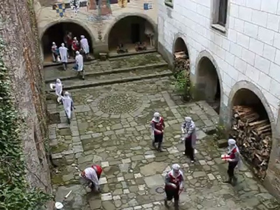 Les enfants du Clair-logis en tournage au château d'Avully