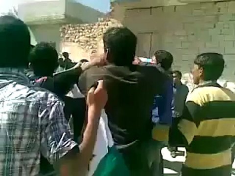 فري برس حلب منبج خروج مظاهرة اثناء تشيع المجند رامي الاحمد 17 4 2012 Aleppo