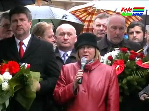 Odsłonięcie tablicy smoleńskiej w Krośnie