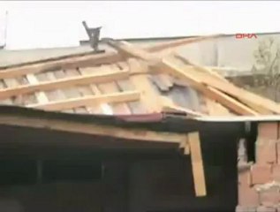 İşte Çatının Uçma Anı