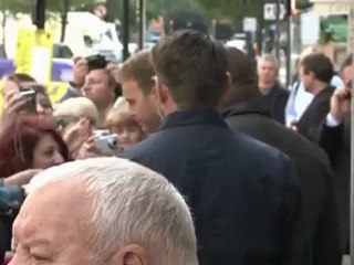 Gary Barlow sings Happy Birthday to The Queen‎