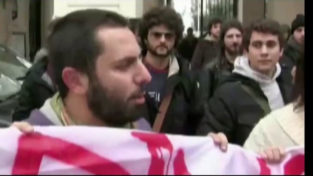 Bari - Gli studenti contro la legge Gelmini