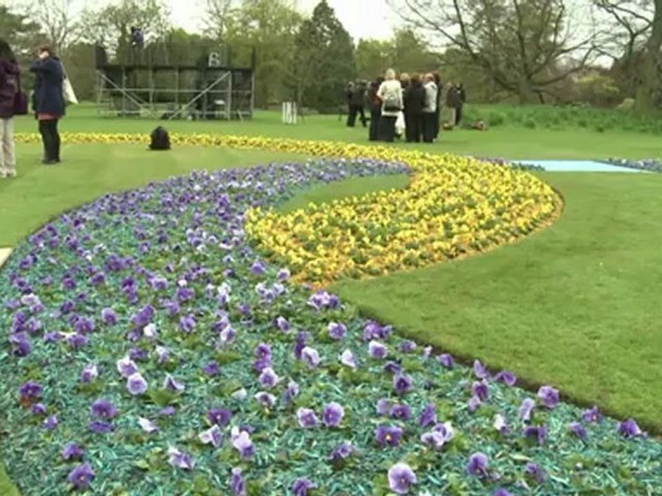 Olympic flower display marks 100 days til Londo...