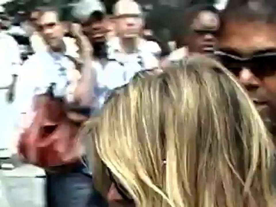 Carmen Electra is into bondage