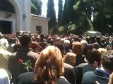 Η κηδεία του Δημήτρη Μητροπάνου: Αθάνατος φωνάζει ο κόσμος
