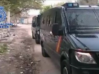 La Policía detiene a 19 personas tras asaltar una casa 'bunkerizada'