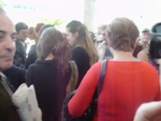 Αποχώρηση οικογένειας Μητροπάνου από το νεκροταφείο 2