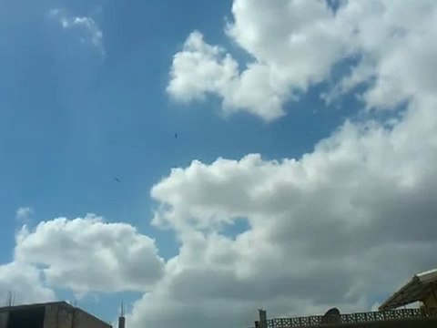 فري برس درعا اطلاق نار من قبل عصابات الاسد في سوق درعا 19 4 2012 Daraa