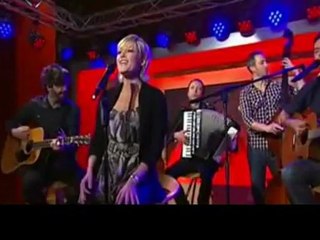 Tải video: Helene Fischer  - Manchmal kommt die Liebe einfach so  - In Live  -