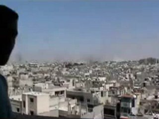 فري برس حمص الناشط خالد يعارض كلام المصور بمناشدة العرب 19 4 2012 Homs