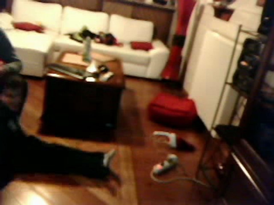 un garçon fait un salto acte 2