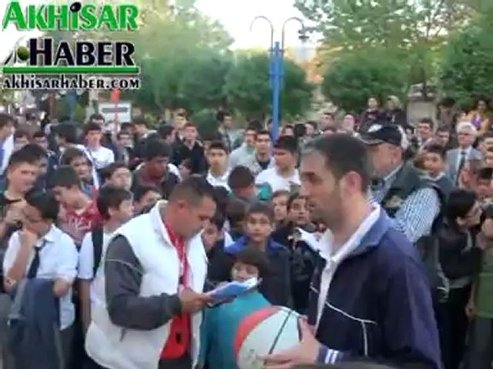 Akhisar Sokak Basketbolu Sevgi Yolu Üçlük Atış Yarışması