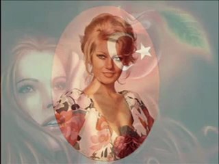 Emel SAYIN  "ÜZÜLDÜĞÜN  ŞEYE BAK"