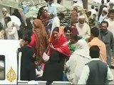 Thousands flee fight against Pakistani Taliban  - 28 Apr 09