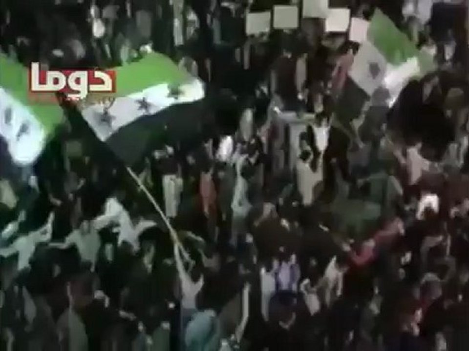 فري برس ريف دمشق مظاهرة مسائية يغنون فيها الثوار ميجاريح دوما 19 4 2012 Damascus