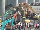 【中国新幹線】 中国版新幹線の事故後処理映像。
