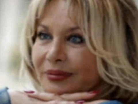 Emel SAYIN KULAKLARIN ÇINLASIN